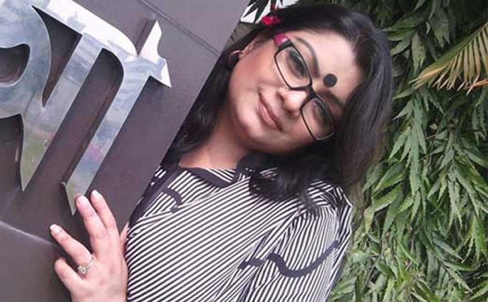 বাবার কবরে সমাহিত হলেন তাজিন