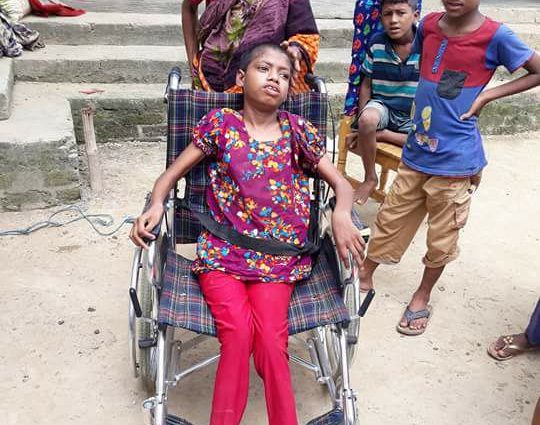সংবাদ প্রকাশের পর প্রতিবন্ধীকে হুইল চেয়ার প্রেরন