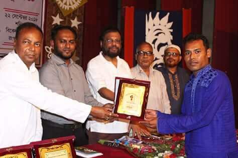মৌচাক সাহিত্য সম্মাননা পেলেন কাব্যচাষী কবি পবিত্র মহন্ত জীবন