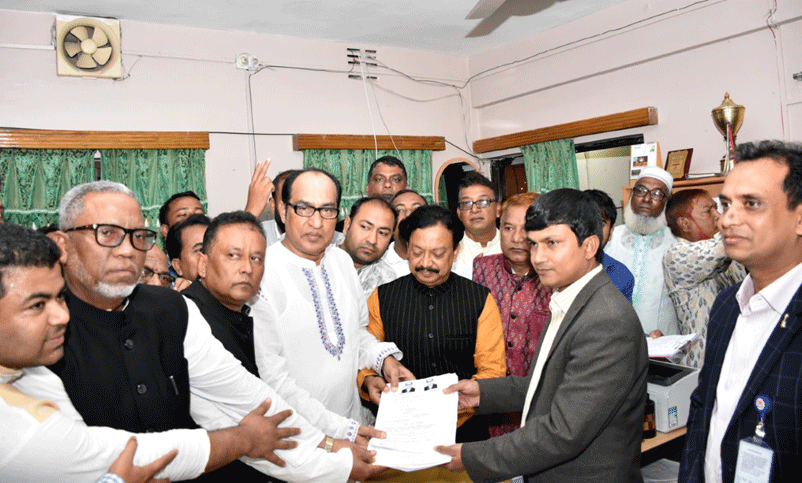 মৌলভীবাজার-২ কুলাউড়া আসনে মহাজোটের প্রার্থী হিসেবে মনোনয়নপত্র জমা দিয়েছেন সাবেক এমপি ও বিকল্পধারার প্রেসিডিয়াম সদস্য এম এম শাহীন।