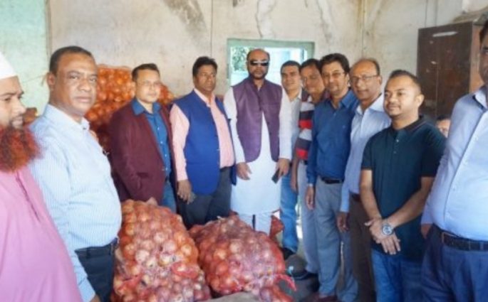 বাজার নিয়ন্ত্রণ ও দাম স্বাভাবিক রাখতে বাজার পরিদর্শনে সিলেট চেম্বার নেতৃবৃন্দ