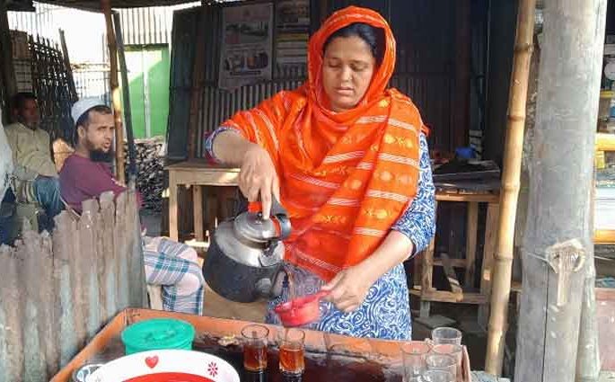 মুক্তিযোদ্ধাকন্যা চা বিক্রেতা শাহনাজের গল্প