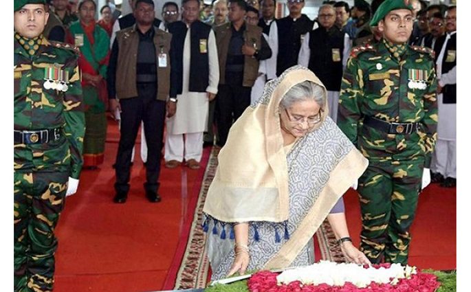 বঙ্গবন্ধুর প্রতিকৃতিতে প্রধানমন্ত্রীর শ্রদ্ধা নিবেদন