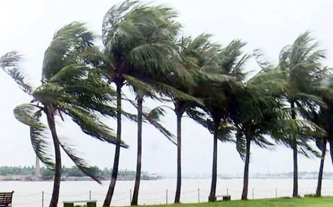 লঘুচাপের কারণে আবারও প্লাবিত হতে পারে উপকূলীয় অঞ্চল!