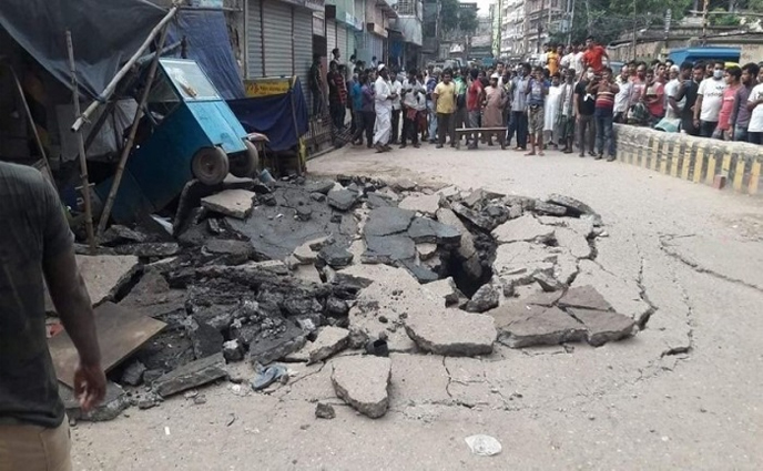 বংশালে সড়কে বিস্ফোরণ, আহত ৭