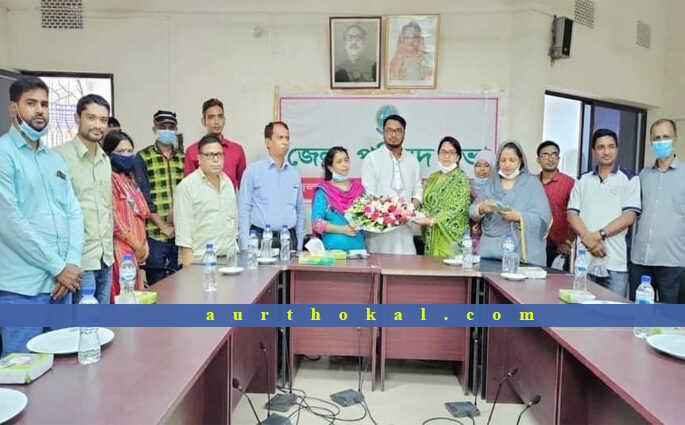 মৌলভীবাজার জেলা পরিষদের পক্ষ থেকে ওয়ার্ড সদস্য মাহবুবুর রহমান মান্না কে সংবর্ধনা