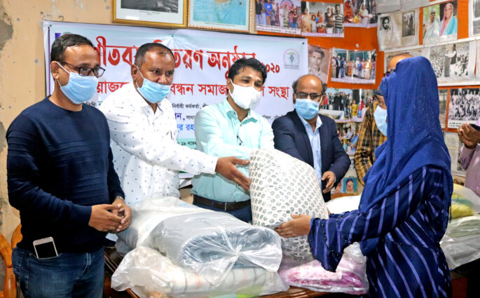 শ্রীমঙ্গলে শীতার্ত মানুষের পাশে সেতুবন্ধন ও উপজেলা প্রেসক্লাব
