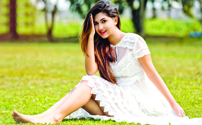 নায়িকা স্পর্শিয়াকে খুঁজছে পুলিশ