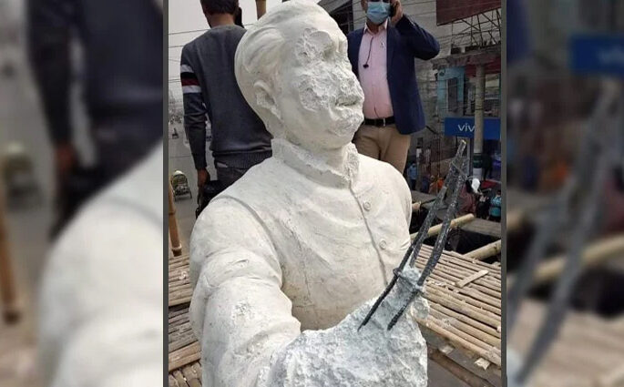বঙ্গবন্ধুর ভাস্কর্য ভা‍ঙচুরে সরাসরি অংশ নেয় দুইজন