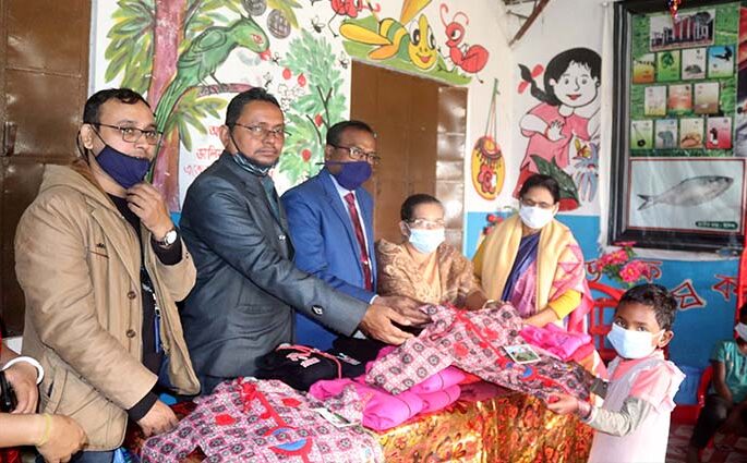 শ্রীমঙ্গলে হাওর পাড়ের দরিদ্র পরিবারের শিক্ষার্থীর মাঝে শীতবস্ত্র বিতরণ।