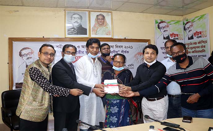 শ্রীমঙ্গলে ভাষা দিবসে নিজম্ব ভাষায় বই উপহার পেল ক্ষুদ্র নি-জাতিগোষ্ঠীর সন্তানরা।