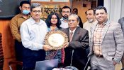 মুজিব বর্ষের সেরা করদাতার সম্মাননা কাউছ মিয়ার হাতে