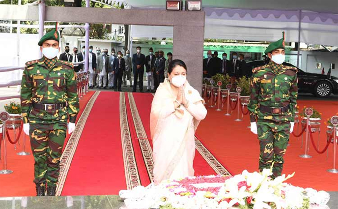 বঙ্গবন্ধুর প্রতিকৃতিতে নেপালের প্রেসিডেন্টের শ্রদ্ধা