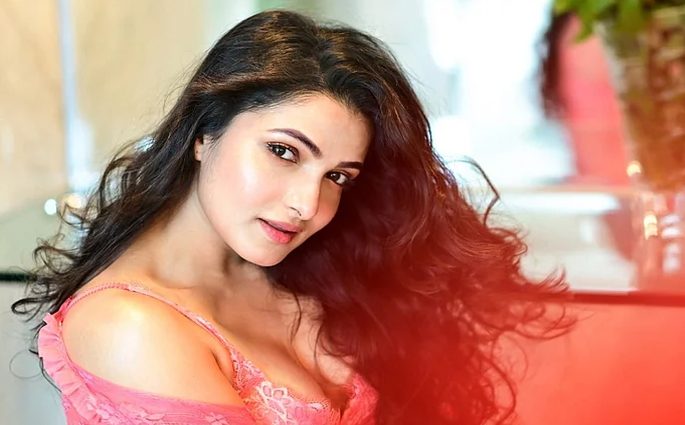 কথা রাখেননি তনুশ্রী, যোগ দিলেন বিজেপিতে