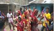 চা-শ্রমিকরা ঐতিহ্যবাহী ফাগুয়া উৎসবে মাতুয়ারা।