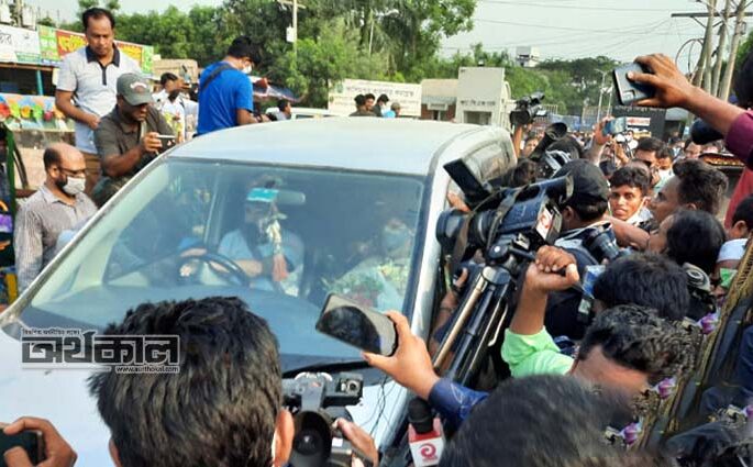 মুক্তি পেলেন সাংবাদিক রোজিনা