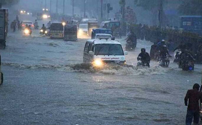 পাকিস্তানে ভারী বর্ষণে বাড়িঘর ভেঙে নিহত ১৪