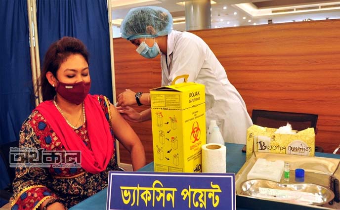 প্রতি বছর করোনা টিকা প্রয়োগের ইঙ্গিত