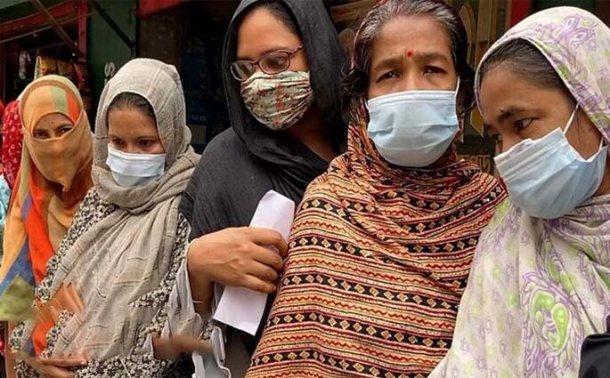 ভোর রাত থেকে লাইনে দাঁড়িয়েও মিলছে না টিকা