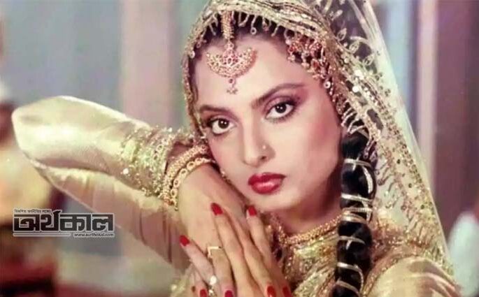 পর্দায় ১ মিনিটের উপস্থিতির জন্য রেখা পাচ্ছেন ৭ কোটি!
