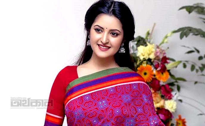 বিয়ে ও মা হওয়ার খবর একসঙ্গে দিলেন পরীমণি