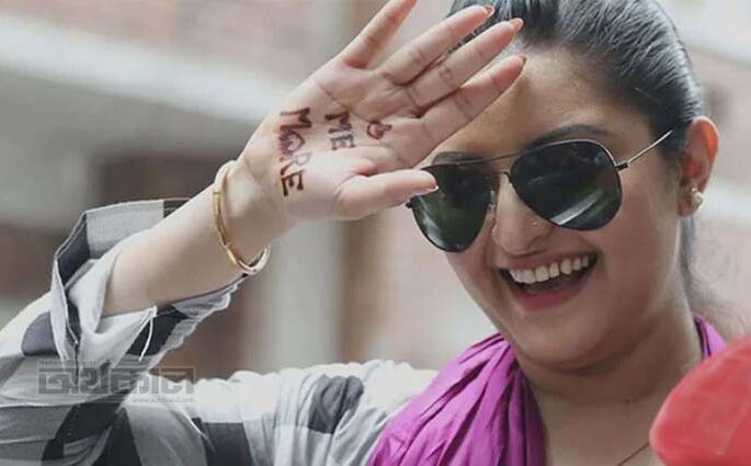 ‘…মি মোর’ বার্তার ব্যাখ্যায় যা বললেন পরীমনি