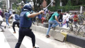 ই-অরেঞ্জ গ্রাহকদের পুলিশের লাঠিপেটা