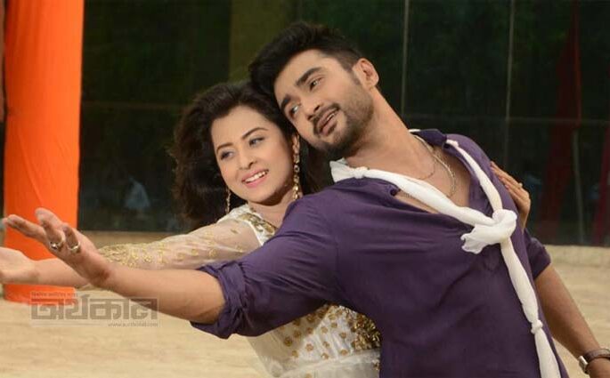 পর্দায় আসছে ‘চোখ’