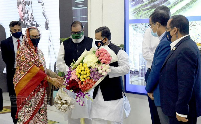 যুক্তরাষ্ট্র সফর শেষে দেশে ফিরেছেন প্রধানমন্ত্রী
