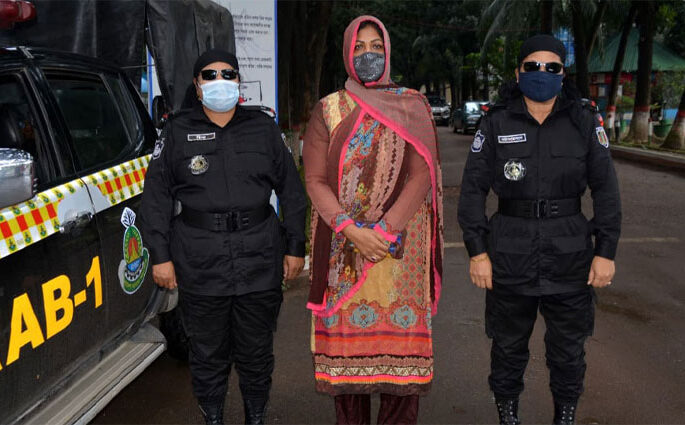 বিতর্কিত সাংবাদিক কনক সারওয়ারের বোন আটক