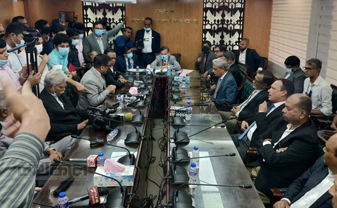 খালেদার বিদেশে চিকিৎসা, আইনমন্ত্রীর সঙ্গে বিএনপিপন্থী আইনজীবীদের বৈঠক