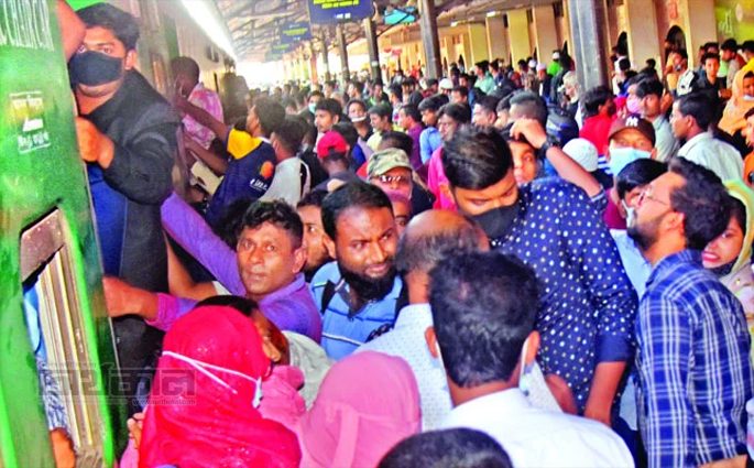 গণপরিবহন বন্ধে অচল দেশ
