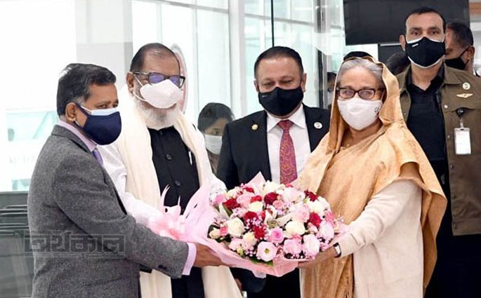 প্যারিস থেকে দেশে ফিরেছেন প্রধানমন্ত্রী