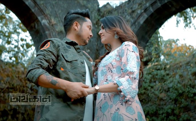 অরুণিতাকে বাদ দিয়ে চিত্রাকে সঙ্গী করলেন পবনদীপ!