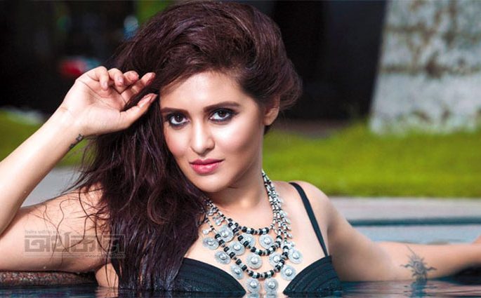 শুটিং সেটে দুর্ঘটনায় পা ভাঙলো প্রিয়াঙ্কার