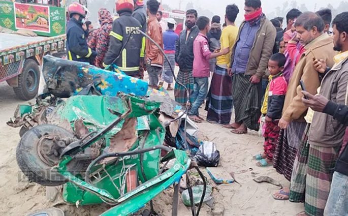 বগুড়ায় বাসের ধাক্কায় অটোরিকশার ৫ যাত্রী নিহত