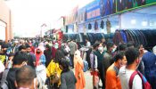 ছুটির দিনে বাণিজ্য মেলায় উপচে পড়া ভিড়