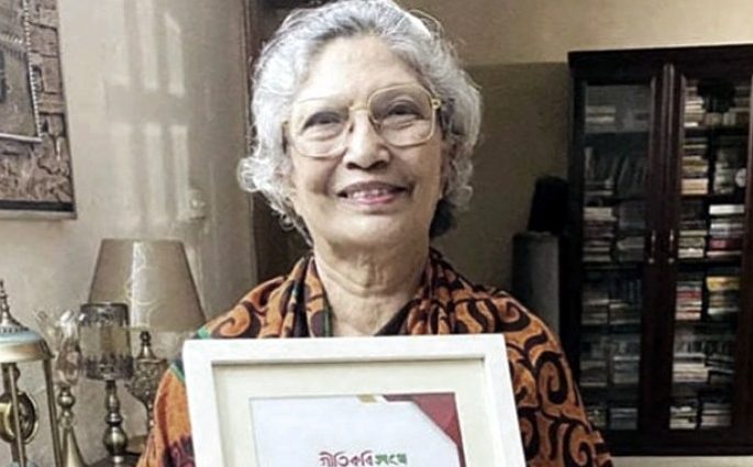 চলে গেলেন কবি কাজী রোজী