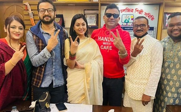 এফডিসিতে মিষ্টিমুখ করিয়ে নিপুণকে বরণ