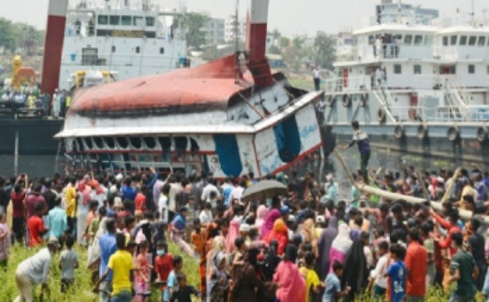 শীতলক্ষ্যায় লঞ্চডুবি : আরও ২ মরদেহ উদ্ধার, মৃত্যু বেড়ে ১০
