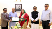 বিদ্যুৎ বিভাগের স্বাধীনতা পদক দেওয়া হলো প্রধানমন্ত্রীর হাতে