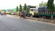 দৌলতদিয়ায় পারের অপেক্ষায় কয়েকশ’ যান