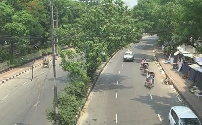 নেই চিরচেনা যানজট, ঢাকা এখন অনেক অনেকটাই ফাঁকা