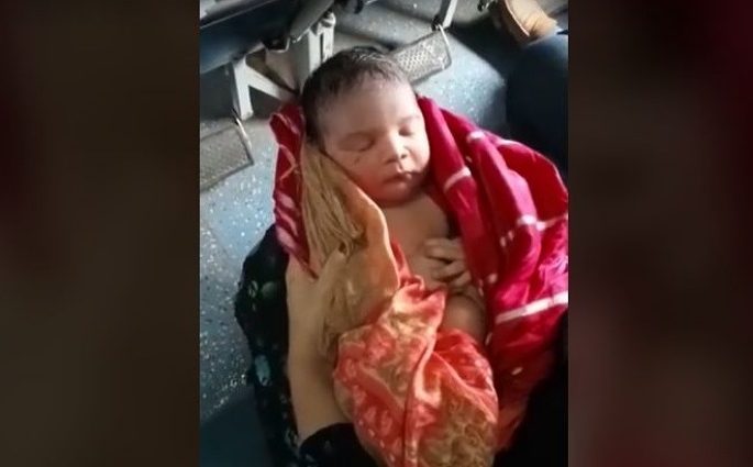 যাত্রীদের সহায়তায় রাজশাহী থেকে ঢাকাগামী ট্রেনে শিশুর জন্ম