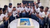 কেক কেটে পদ্মা সেতু উদ্বোধন উদযাপন ক্রিকেটারদের