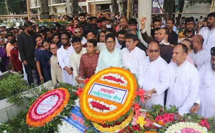 ফজিলাতুন নেছা মুজিবের সমাধিতে স্বেচ্ছাসেবক লীগের শ্রদ্ধা