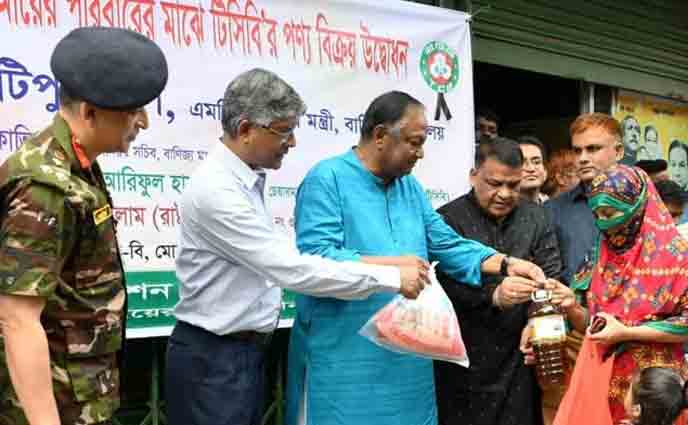 এক কোটি পরিবারের মাঝে ভর্তুকি মূল্যে পণ্য বিক্রয় অব্যাহত থাকবে: বাণিজ্যমন্ত্রী