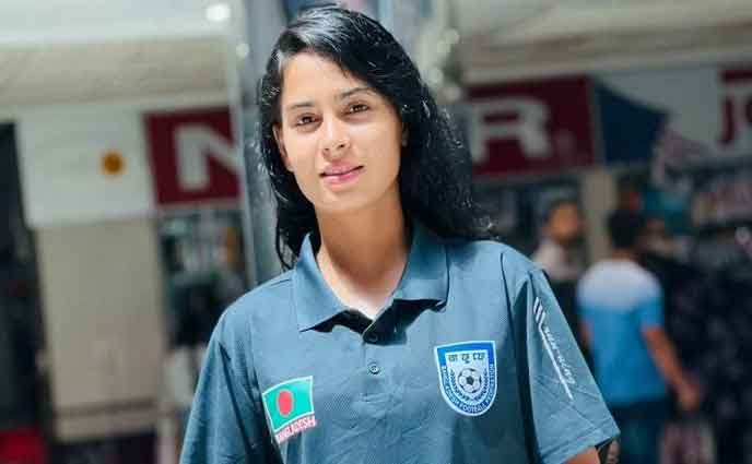বাফুফে থেকে আইফোন পেলেন সানজিদা