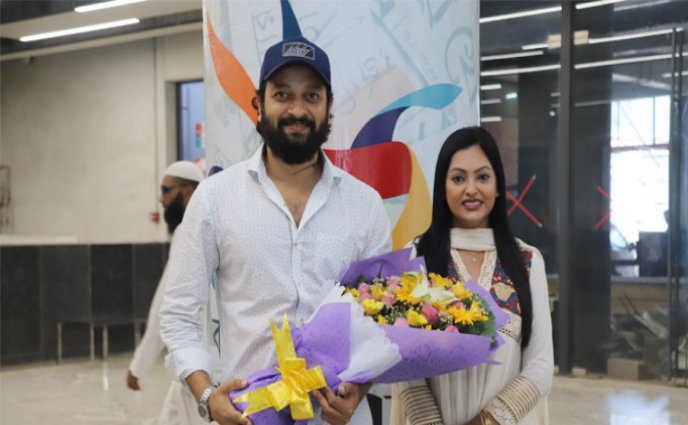ফুল হাতে নিপুণ-সাইমন, বললেন আমরা তো প্রতিবেশি