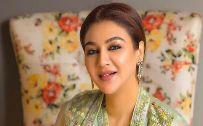 কলকাতায় পূজা উদযাপনে জয়া, ভক্তরা পেলেন সুখবর